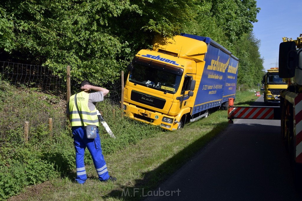 LKW in Boeschung A 3 Rich Frankfurt Hoehe Roesrath Lohmar P003.JPG - Miklos Laubert